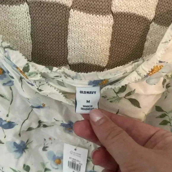 NWT OLD NAVY FLORAL CAMI TOP SIZE Medium - Picture 2 of 4